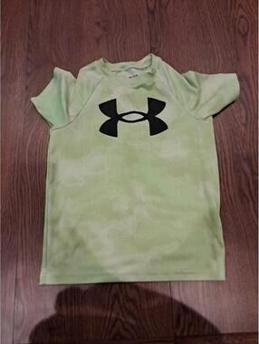 Under Armour Boys' Short Sleeve YSMALL Neon Green Tshirt 6 -7 Years